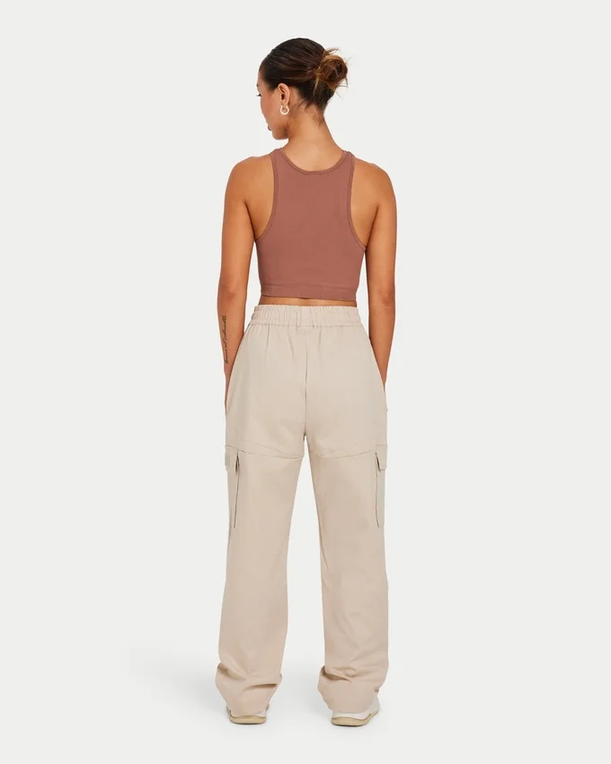 Damska koszulka typu crop top w stylu racer – kolor brązowy „acorn” Damska koszulka typu crop top w stylu racer – kolor brązowy „acorn”