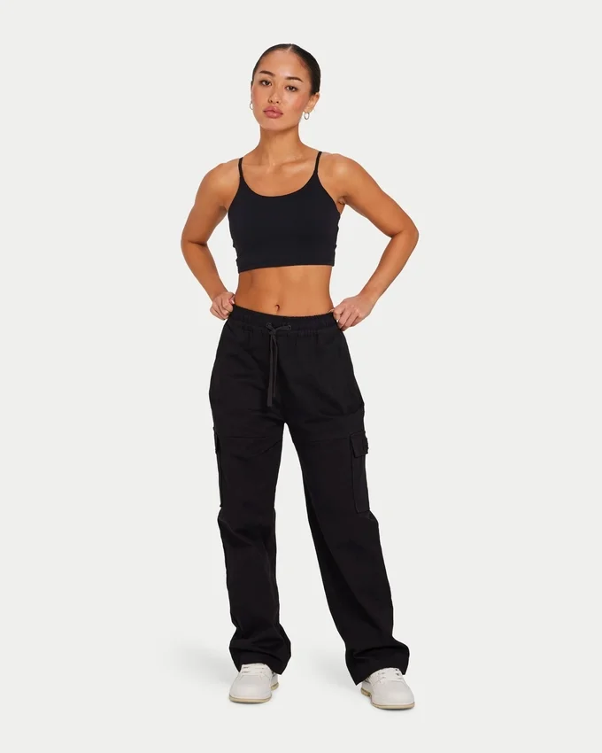 Damska podstawowa bluzka typu crop top – czarna Damska podstawowa bluzka typu crop top – czarna