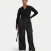 Damska spodnia cargo o dopasowanym kroju Damska spodnia cargo o dopasowanym kroju