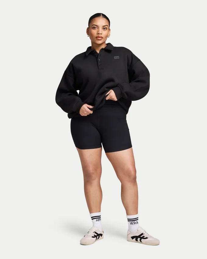Krótkie szorty damskie z kolekcji Essentials Krótkie szorty damskie z kolekcji Essentials