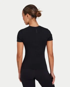 Niezbędny T-shirt damski – czarna